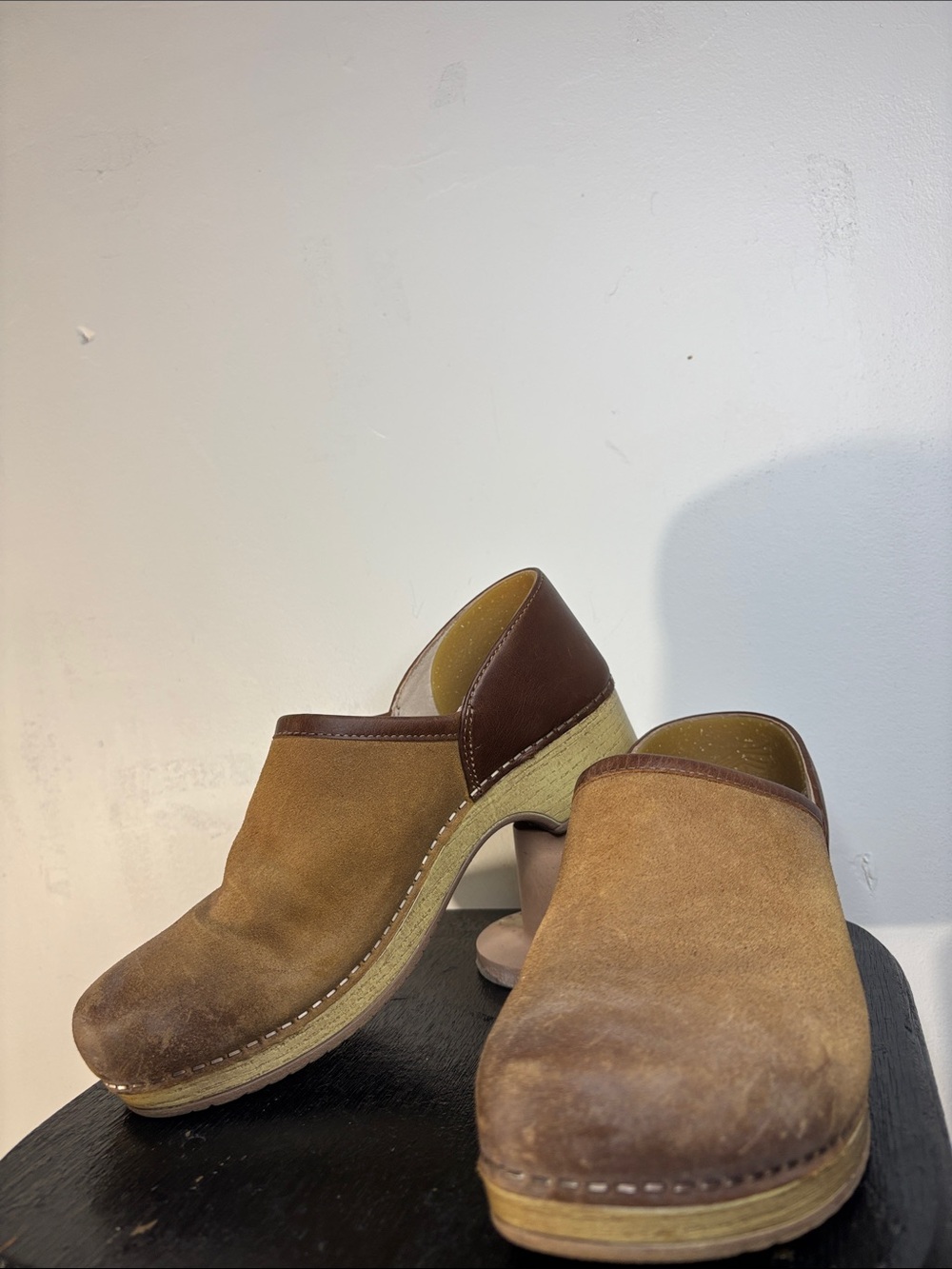 Dansko Brenna Clogs Tan Burnished Suede Size EU 37 US6.5